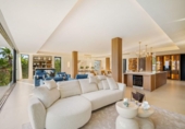 Chalet independiente con terreno en venta en la España, Marbella, ref: TR309819 foto