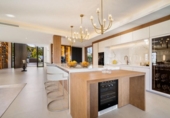 Chalet independiente con terreno en venta en la España, Marbella, ref: TR309819 foto