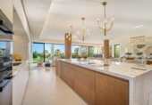 Chalet independiente con terreno en venta en la España, Marbella, ref: TR309819 foto
