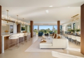 Chalet independiente con terreno en venta en la España, Marbella, ref: TR309819 foto