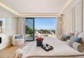 Chalet independiente con terreno en venta en la España, Marbella, ref: TR309819 foto
