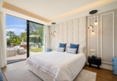 Chalet independiente con terreno en venta en la España, Marbella, ref: TR309819 foto