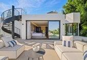 Chalet independiente con terreno en venta en la España, Marbella, ref: TR309819 foto