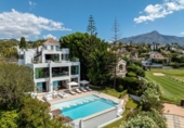 Chalet independiente con terreno en venta en la España, Marbella, ref: TR309819 foto