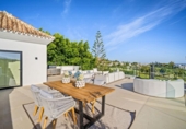 Chalet independiente con terreno en venta en la España, Marbella, ref: TR309819 foto