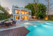 Chalet independiente con terreno en venta en la España, Marbella, ref: TR309819 foto