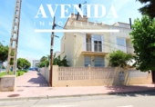 Отдельно стоящий дом с участком на продажу в городе Oropesa del Mar Фото
