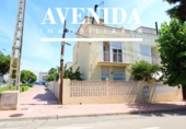 Отдельно стоящий дом с участком на продажу в городе Oropesa del Mar Фото
