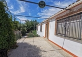 Chalet independiente con terreno en venta en Jaén ref: TR414954 foto
