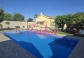 Chalet independiente con terreno en venta en la España, La Carlota, ref: TR415059 foto