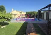 Chalet independiente con terreno en venta en la España, La Carlota, ref: TR415059 foto