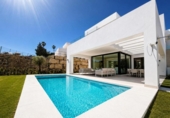 Chalet independiente con terreno en venta en la España, Estepona, ref: TR264243 foto