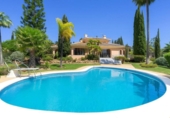 Chalet independiente con terreno en venta en la España, Marbella, ref: TR264837 foto