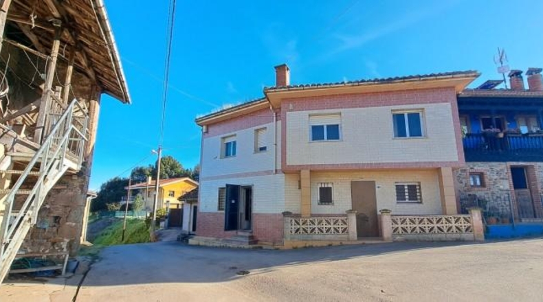 Astúries - Pola de Siero - 943m2