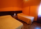Chalet independiente con terreno en venta en la España, León, ref: TR411802 foto