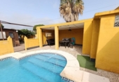 Chalet independiente con terreno en venta en la España, Chiclana de la Frontera, ref: TR415231 foto