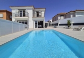 Chalet independiente con terreno en venta en la España, San Bartolomé de Tirajana, ref: TR340949 foto