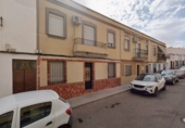 Chalet adosado con terreno en venta en Almendralejo ref: TR415280 foto