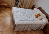 Отдельно стоящий дом с участком на продажу в городе Valdemorillo. Фото