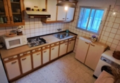 Отдельно стоящий дом с участком на продажу в городе Valdemorillo. Фото