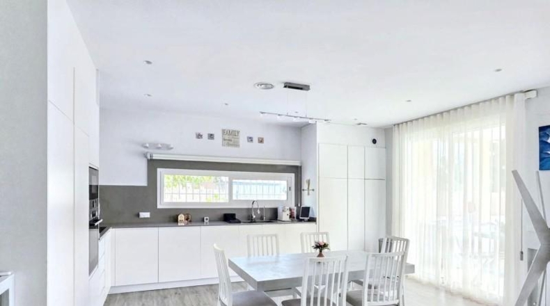 Valencia - Лирия - 524m2