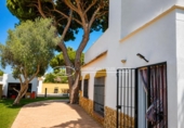 Chalet independiente con terreno en venta en la España, Chiclana de la Frontera, ref: TR415600 foto