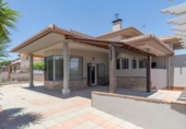 Chalet independiente con terreno en venta en la España, Villa de Otura, ref: TR415625 foto