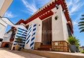 Chalet independiente con terreno en venta en la España, Chiclana de la Frontera, ref: TR415636 foto