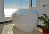 Chalet independiente con terreno en venta en la España, Manilva, ref: TR240611 foto
