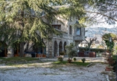 Отдельно стоящий дом с участком на продажу в городе Guadarrama Фото