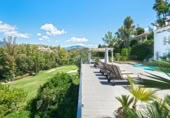 Chalet independiente con terreno en venta en la España, Marbella, ref: TR239793 foto