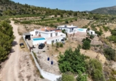 Chalet independiente con terreno en venta en la España, Villar del Arzobispo, ref: TR415946 foto