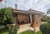 Chalet independiente con terreno en venta en la España, Valencia de Don Juan, ref: TR416011 foto