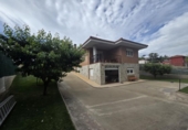 Chalet independiente con terreno en venta en la España, Valencia de Don Juan, ref: TR416011 foto