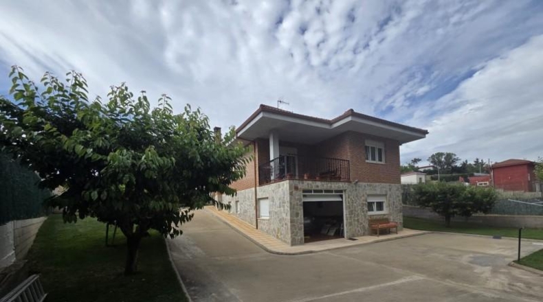 Leon - Valencia de Don Juan - 601m2