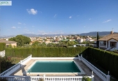 Chalet independiente con terreno en venta en la España, Villa de Otura, ref: TR416079 foto