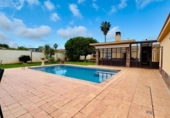 Chalet independiente con terreno en venta en la España, Alcalá de Guadaíra, ref: TR416100 foto