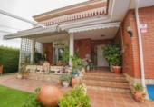 Chalet independiente con terreno en venta en la España, Mont-roig del Camp, ref: TR349041 foto