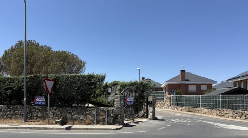 Comunidad de Madrid - Галапагар - 1700m2