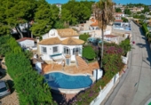 Chalet independiente con terreno en venta en Calpe ref: TR416205 foto