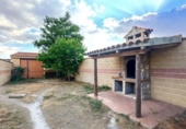 Отдельно стоящий дом с участком на продажу в городе Villanueva de Bogas Фото