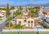 Chalet independiente con terreno en venta en la España, Nerja, ref: TR346428 foto