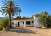 Casa amb terreny en venda a Estepona ref.: TR232326 foto