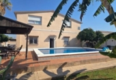 Дом с участком на продажу в городе Palomares del Río Фото