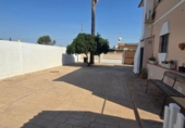 Дом с участком на продажу в городе Palomares del Río Фото