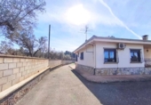 Chalet independiente con terreno en venta en la España, Banyeres de Mariola, ref: TR404020 foto