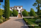 Отдельно стоящий дом с участком на продажу в городе Gabia Grande Фото
