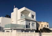 Отдельно стоящий дом с участком на продажу в городе Sueca Фото