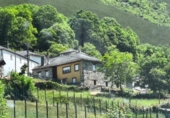 Дом с участком на продажу в городе Degaña Фото