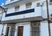Дом с участком на продажу в городе San Juan del Puerto Фото